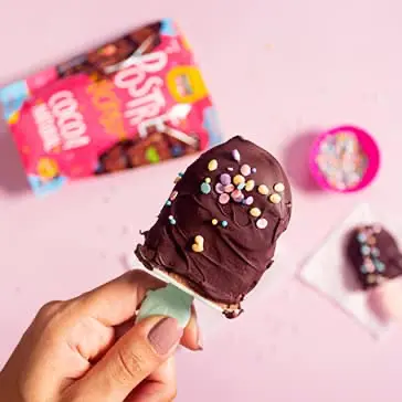 Paletas de helado cubiertas de chocolate