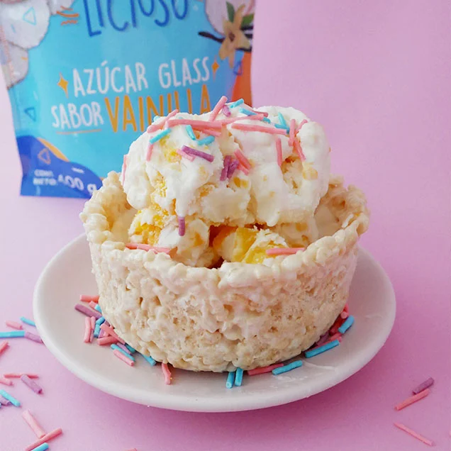 Helado casero y tazón de cereal