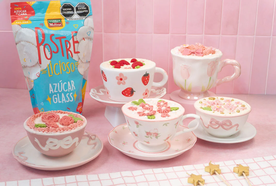 Pastel de cumpleaños en taza