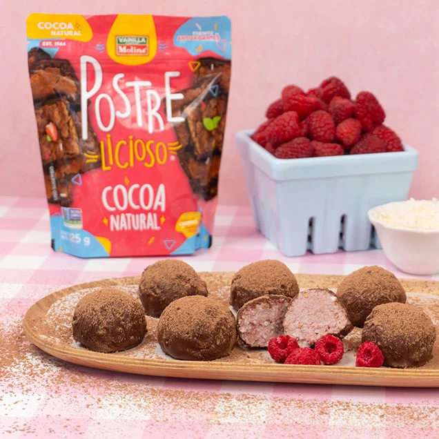 Trufas de frambuesa y coco cubiertas con chocolate